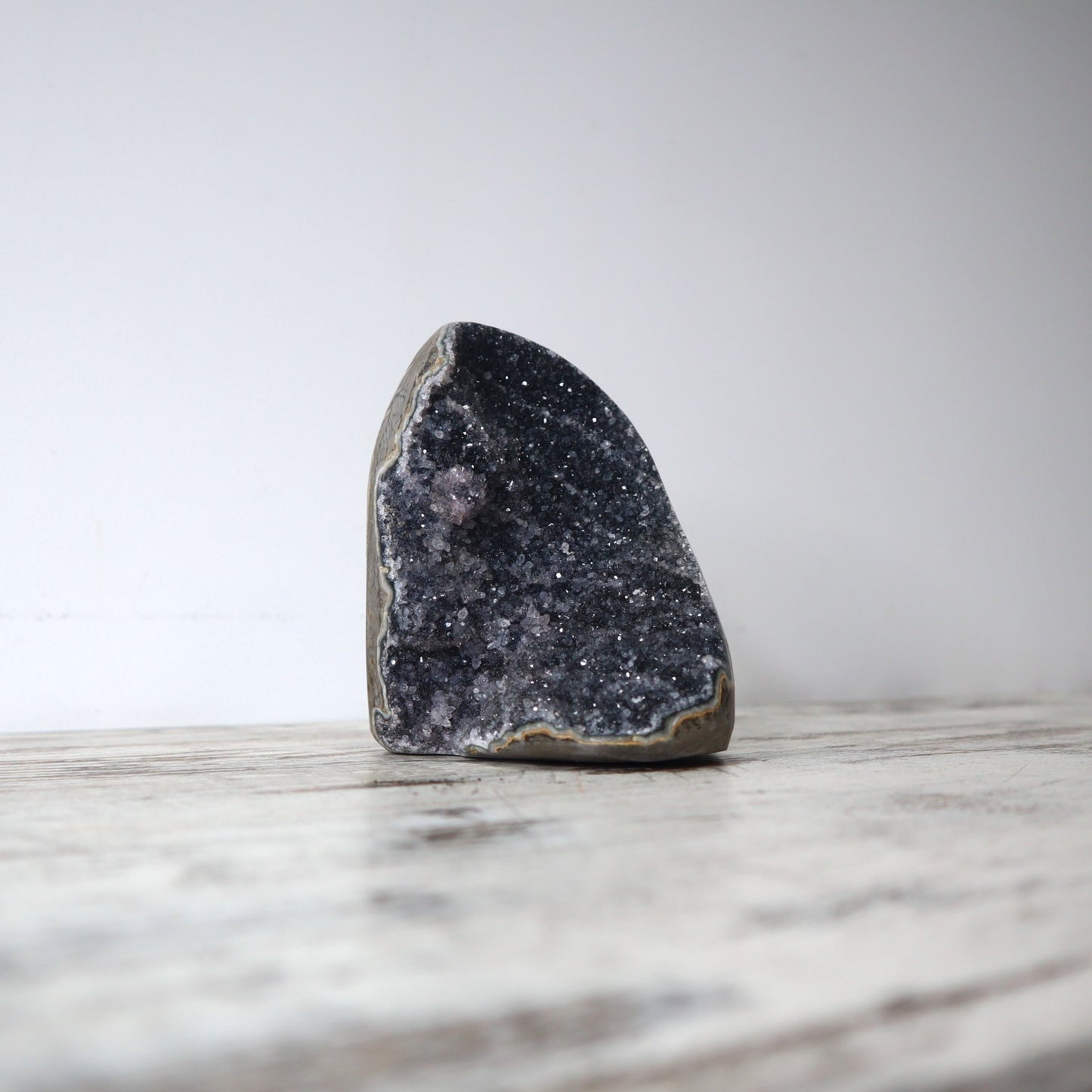 Black Amethyst Cave (1.1kg)