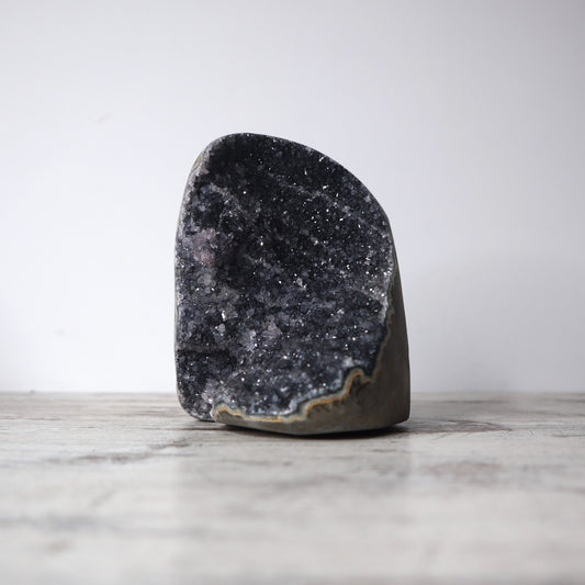 Black Amethyst Cave (1.1kg)