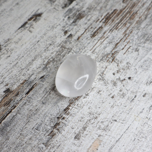 Clear Quartz Palm Stone | Clarity, Amplification & Alignment