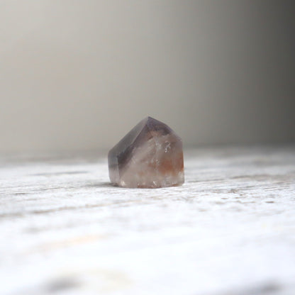 Lithium Quartz Mini Freeform | Emotional Comfort, Inner Calm & Gentle Strength